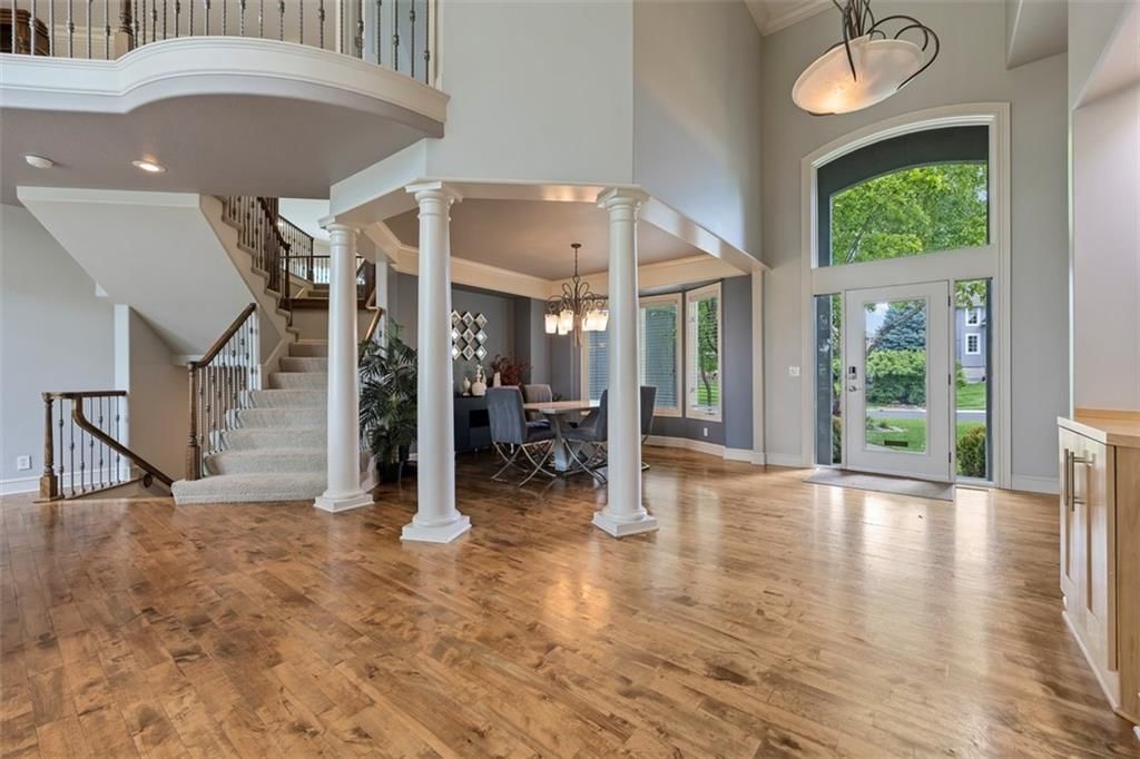 9920 Skyview Lane, Lenexa, KS: listing photo 3