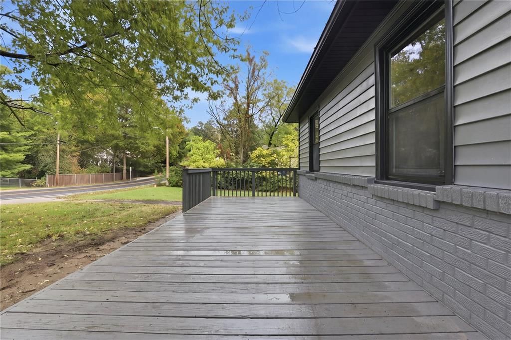 2919 NE Russell Road, Kansas City, MO: listing photo 3