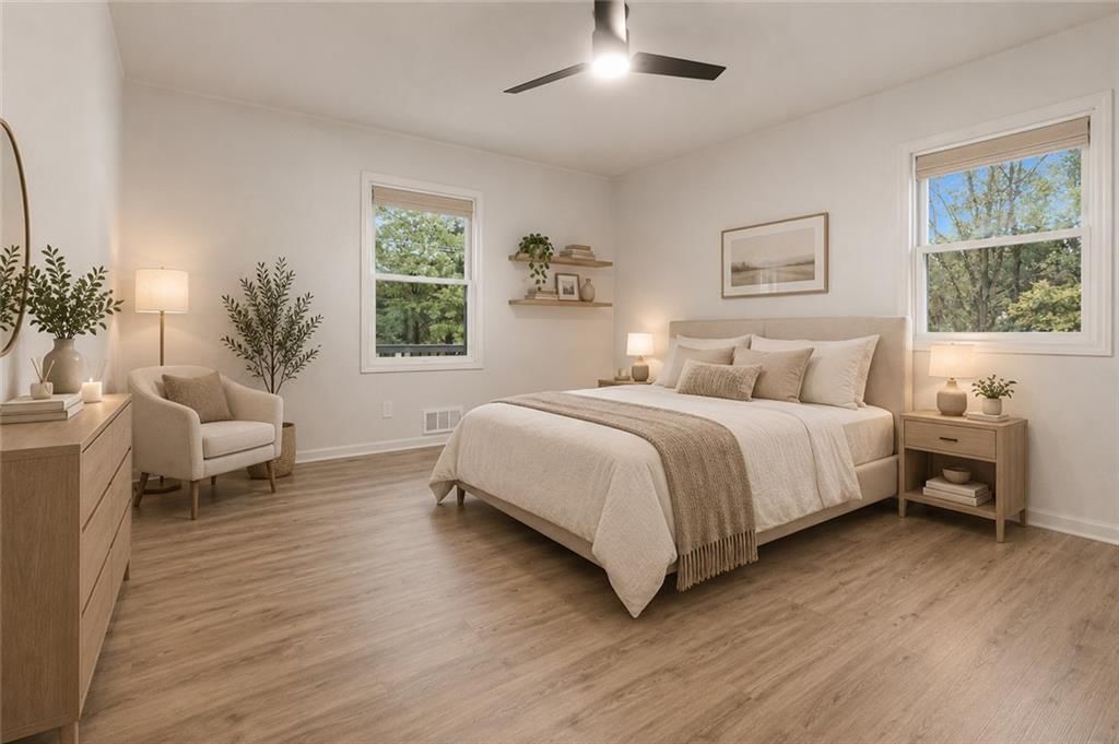 Photo 12 of 30 - 2919 NE Russell Road, Kansas City, MO 64117