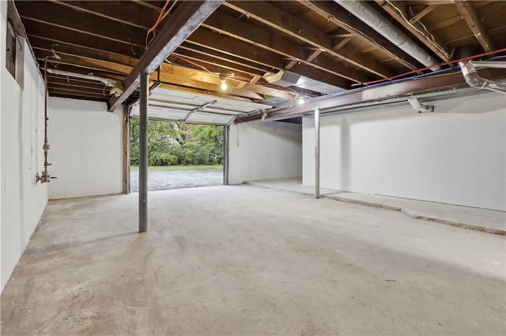 Photo 21 of 30 - 2919 NE Russell Road, Kansas City, MO 64117