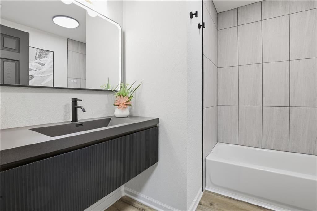 Photo 16 of 30 - 2919 NE Russell Road, Kansas City, MO 64117