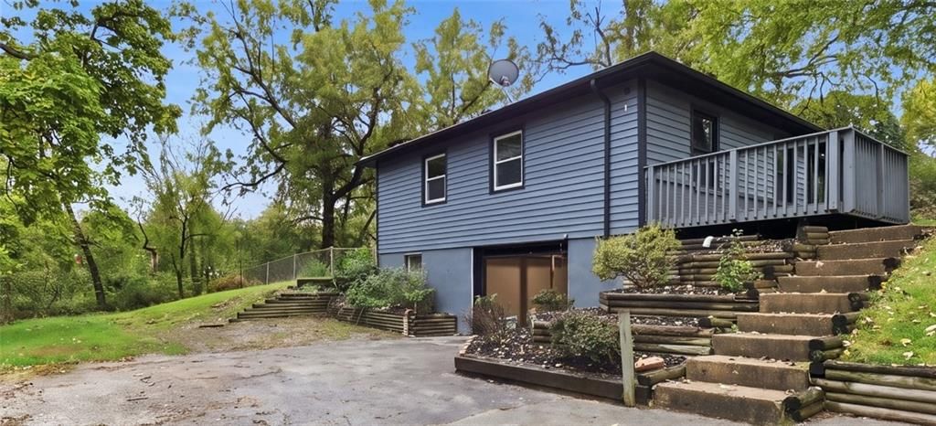 Photo 2 of 30 - 2919 NE Russell Road, Kansas City, MO 64117