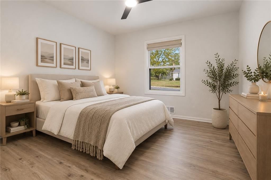 Photo 14 of 30 - 2919 NE Russell Road, Kansas City, MO 64117