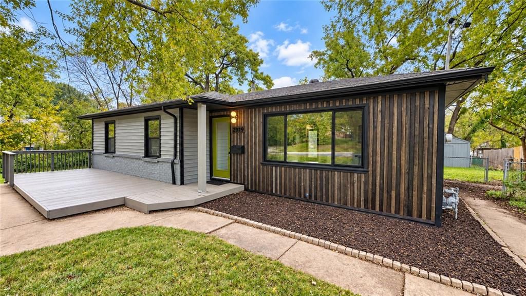 2919 NE Russell Road, Kansas City, MO