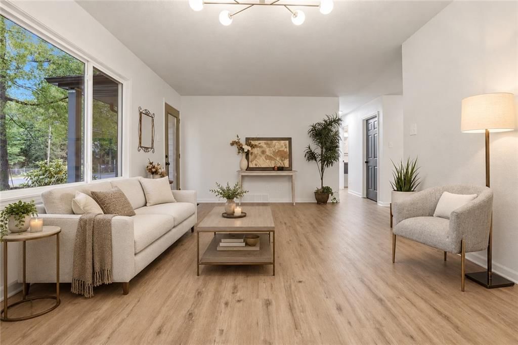 Photo 5 of 30 - 2919 NE Russell Road, Kansas City, MO 64117
