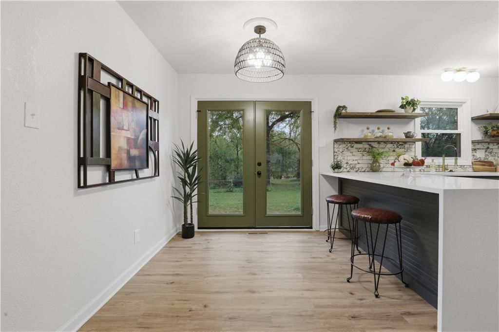 Photo 11 of 30 - 2919 NE Russell Road, Kansas City, MO 64117