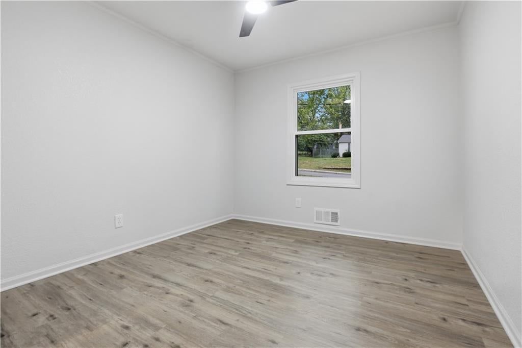 Photo 20 of 30 - 2919 NE Russell Road, Kansas City, MO 64117