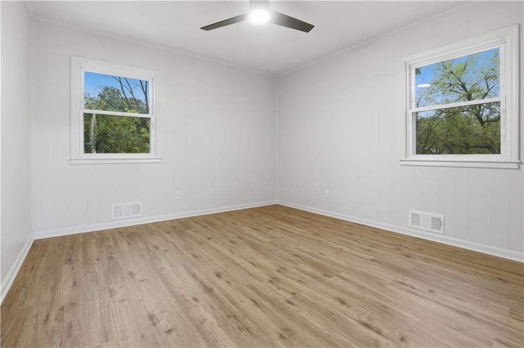 Photo 29 of 30 - 2919 NE Russell Road, Kansas City, MO 64117