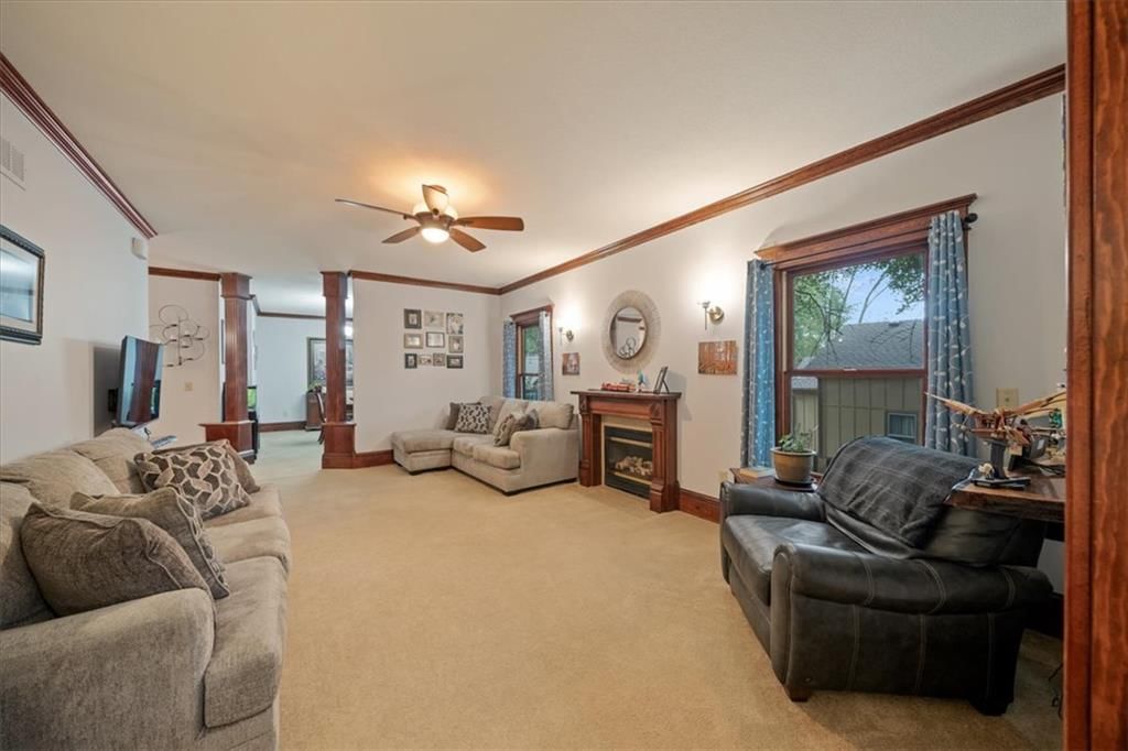 409 E Shawnee Street, Paola, KS: listing photo 2