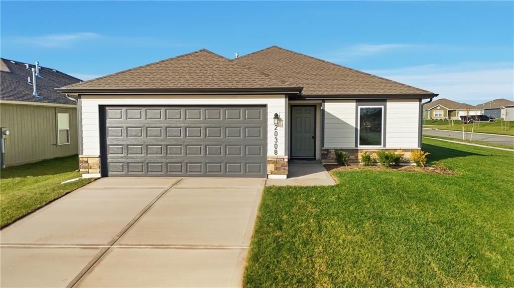 Photo 4 of 25 - 20373 W 195th Street, Spring Hill, KS 66083