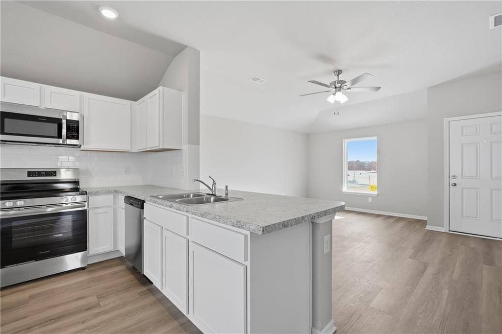 Photo 15 of 25 - 20373 W 195th Street, Spring Hill, KS 66083
