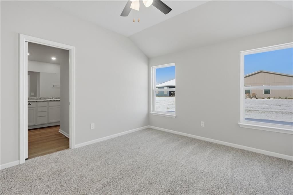 Photo 14 of 25 - 20373 W 195th Street, Spring Hill, KS 66083