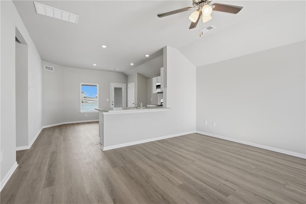 Photo 8 of 25 - 20373 W 195th Street, Spring Hill, KS 66083