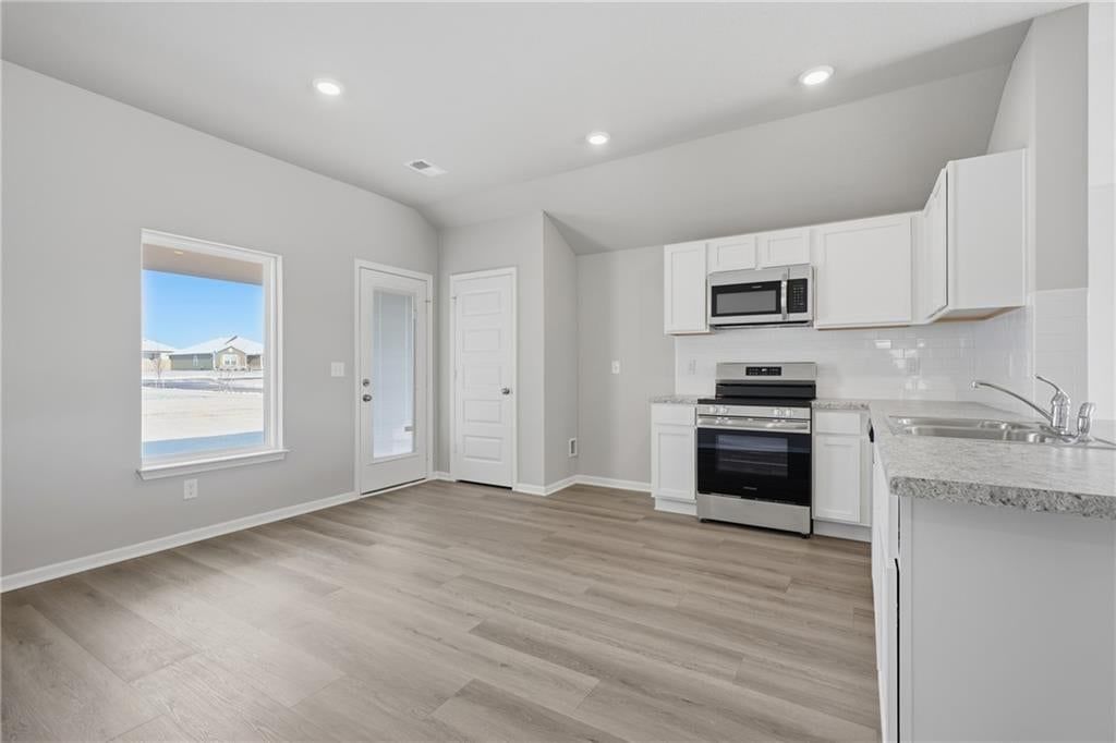 Photo 10 of 25 - 20373 W 195th Street, Spring Hill, KS 66083