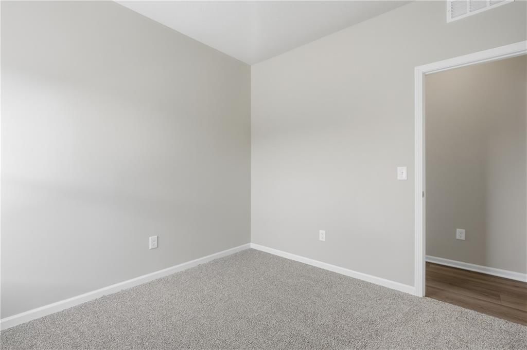 Photo 22 of 25 - 20373 W 195th Street, Spring Hill, KS 66083
