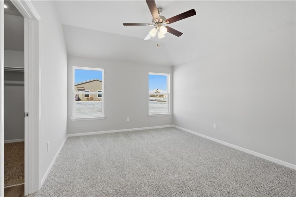 Photo 12 of 25 - 20373 W 195th Street, Spring Hill, KS 66083