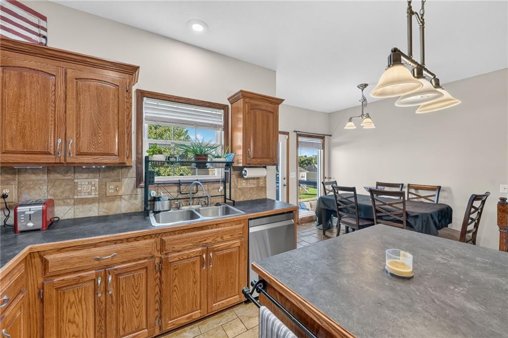 Photo 13 of 39 - 2510 N 111th Terrace, Kansas City, KS 66109