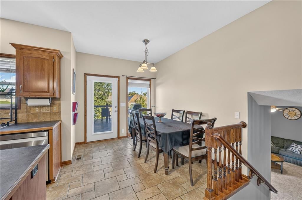 Photo 9 of 39 - 2510 N 111th Terrace, Kansas City, KS 66109