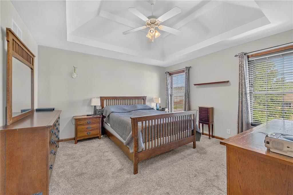 Tray ceiling at 2510 N 111th Terrace, Kansas City, KS 66109