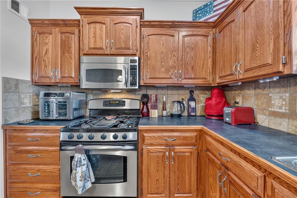 Photo 14 of 39 - 2510 N 111th Terrace, Kansas City, KS 66109