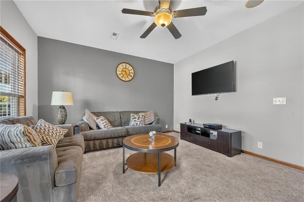 Photo 17 of 39 - 2510 N 111th Terrace, Kansas City, KS 66109