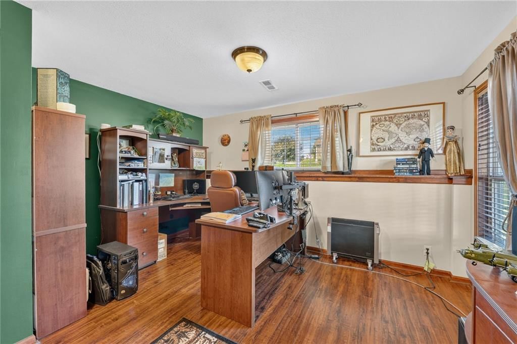 Photo 21 of 39 - 2510 N 111th Terrace, Kansas City, KS 66109