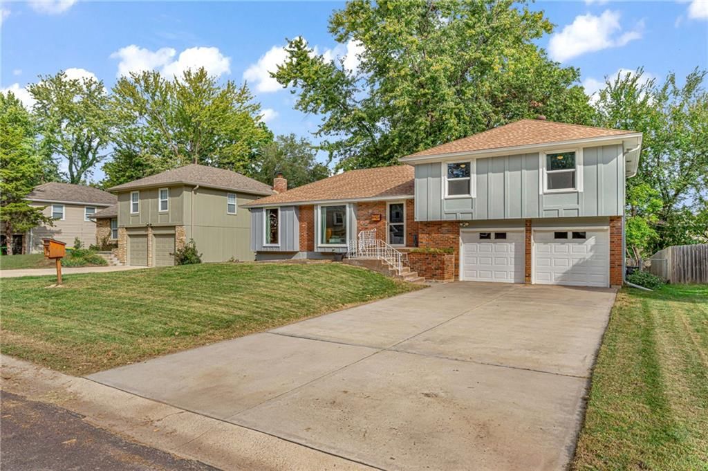 8904 W 95th Terrace, Overland Park, KS: listing photo 3