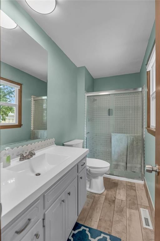 Photo 7: walk-in shower, 8904 W 95th Terrace, Overland Park, KS 66212