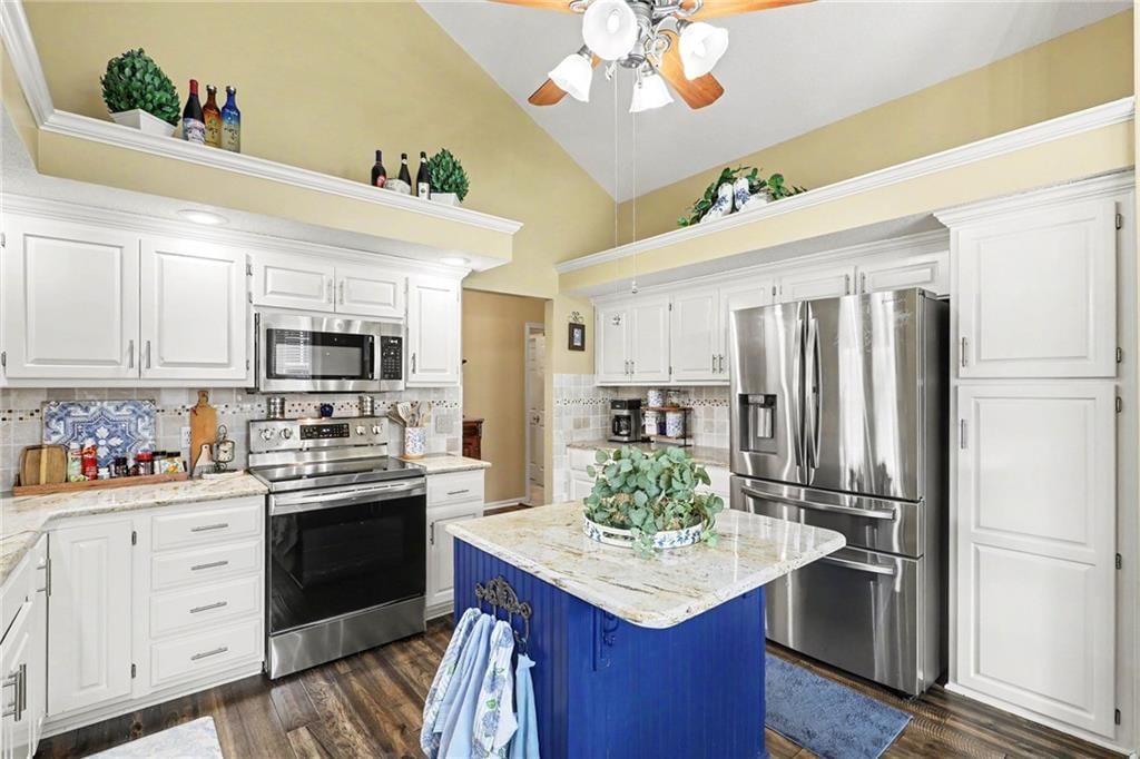 Photo 10 of 31 - 3213 Devonshire Drive, Platte City, MO 64079
