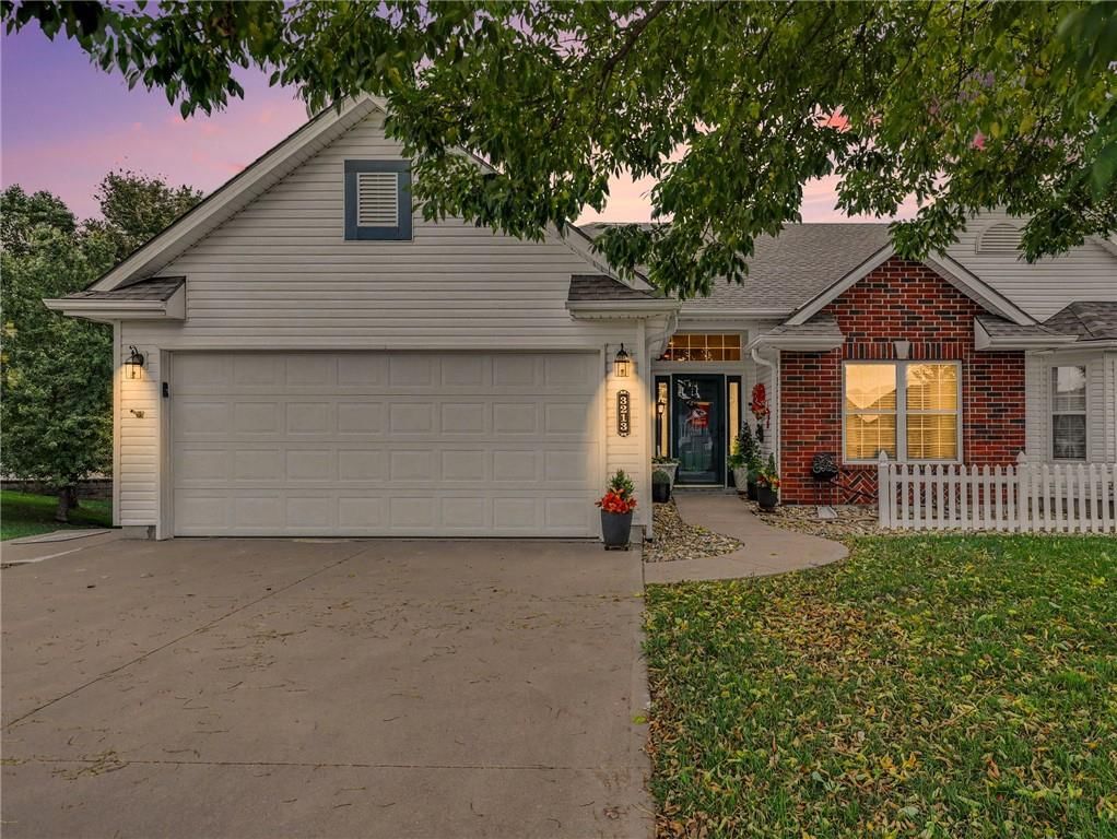 Photo 2 of 31 - 3213 Devonshire Drive, Platte City, MO 64079