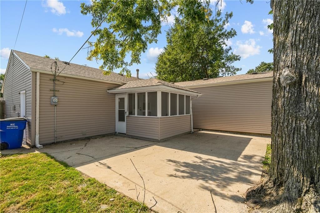 Photo 24 of 27 - 2404 NE 60TH Street, Gladstone, MO 64118