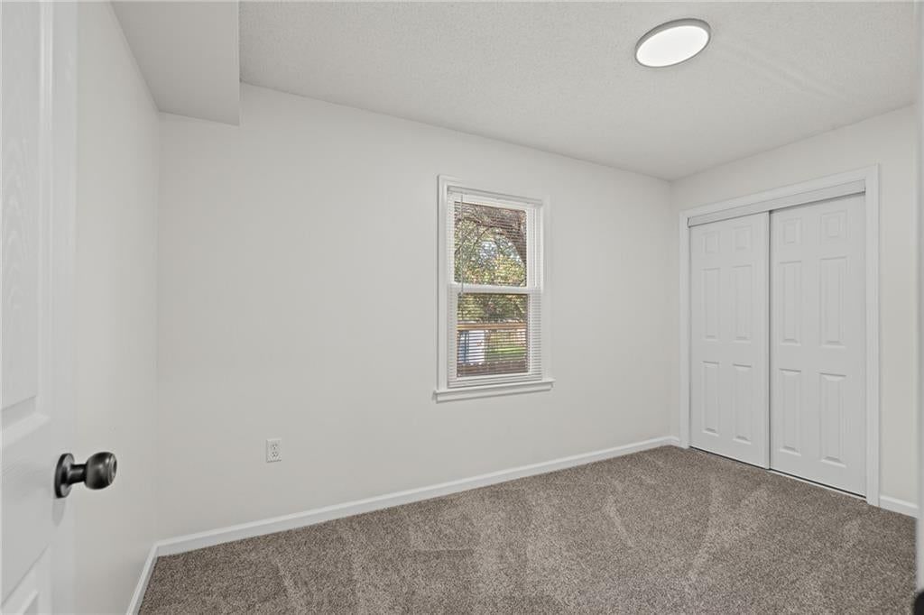 Photo 18 of 27 - 2404 NE 60TH Street, Gladstone, MO 64118