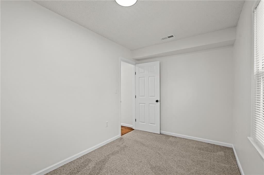 Photo 19 of 27 - 2404 NE 60TH Street, Gladstone, MO 64118