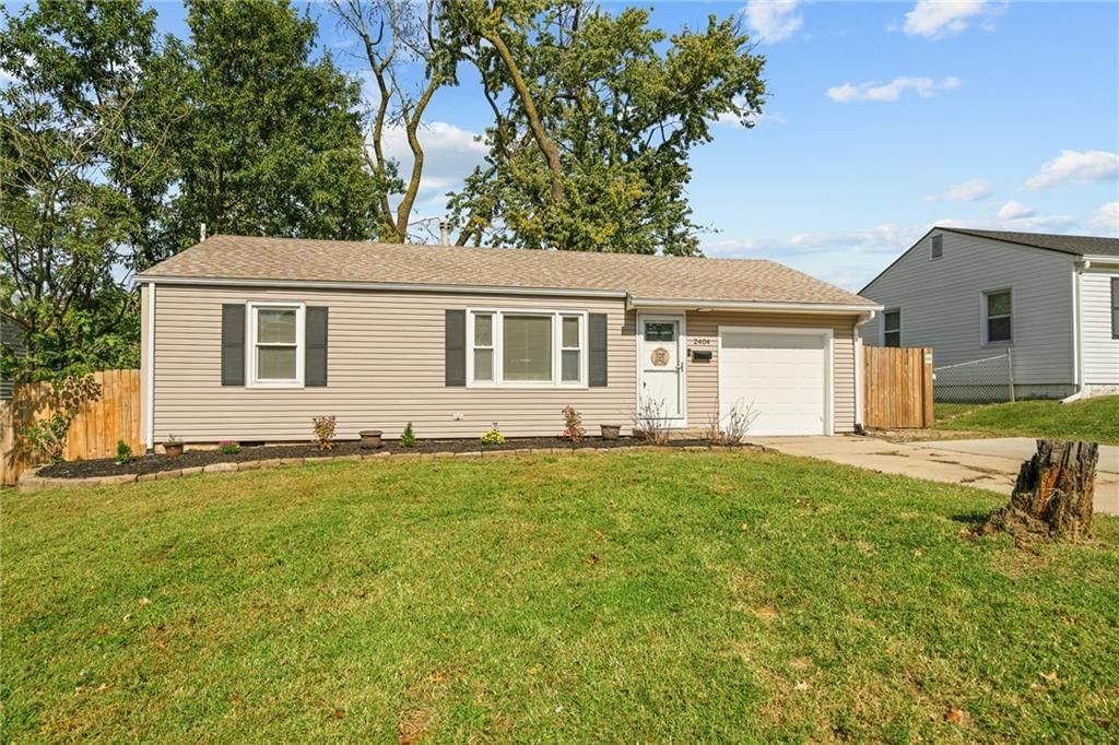 2404 NE 60TH Street, Gladstone, MO: listing photo 3