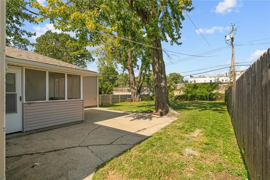 2404 NE 60TH Street, Gladstone, MO