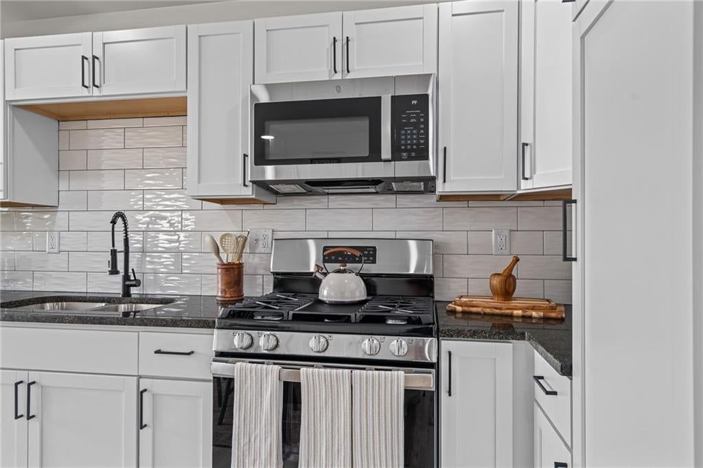 Photo 12 of 27 - 2404 NE 60TH Street, Gladstone, MO 64118