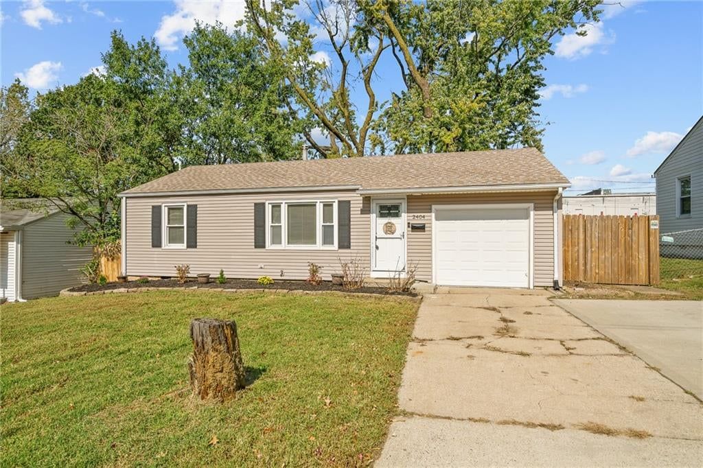Photo 4 of 27 - 2404 NE 60TH Street, Gladstone, MO 64118