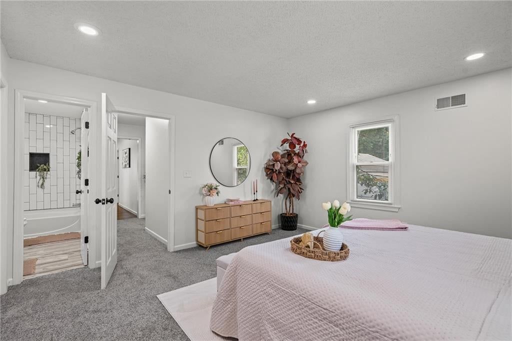 Photo 15 of 27 - 2404 NE 60TH Street, Gladstone, MO 64118