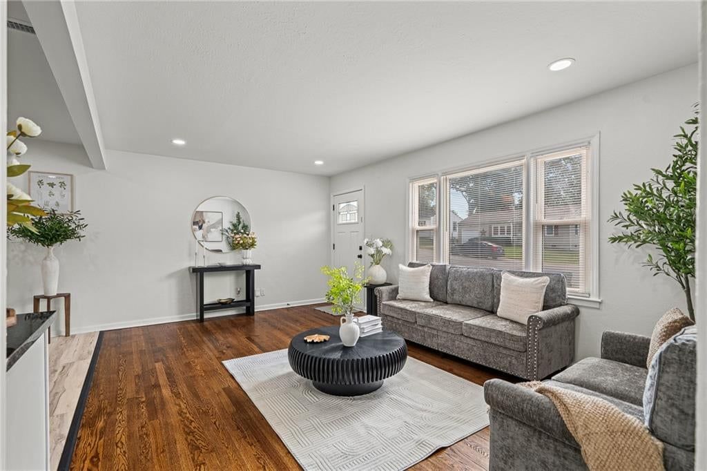 Photo 6 of 27 - 2404 NE 60TH Street, Gladstone, MO 64118