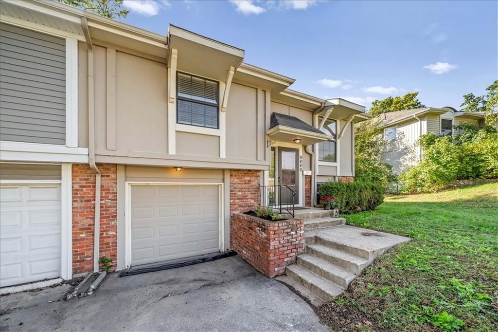 9440 Goddard Street, Overland Park, KS: listing photo 3