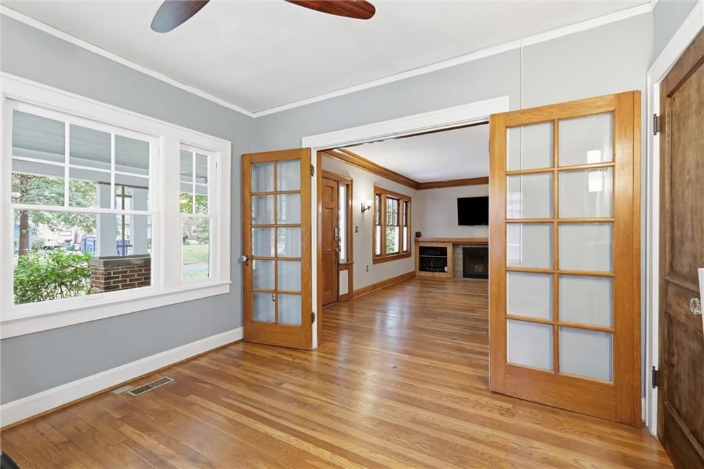 Gray walls at 7516 Locust Street, Kansas City, MO 64131