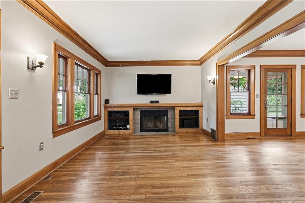 Photo 11 of 61 - 7516 Locust Street, Kansas City, MO 64131