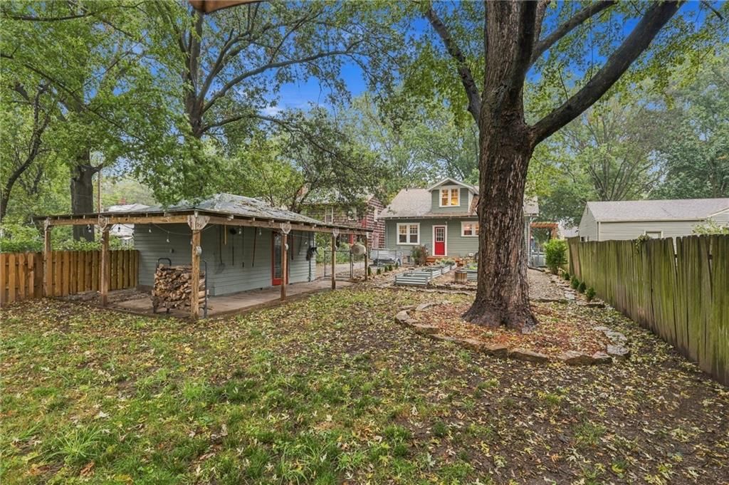 Photo 57 of 61 - 7516 Locust Street, Kansas City, MO 64131