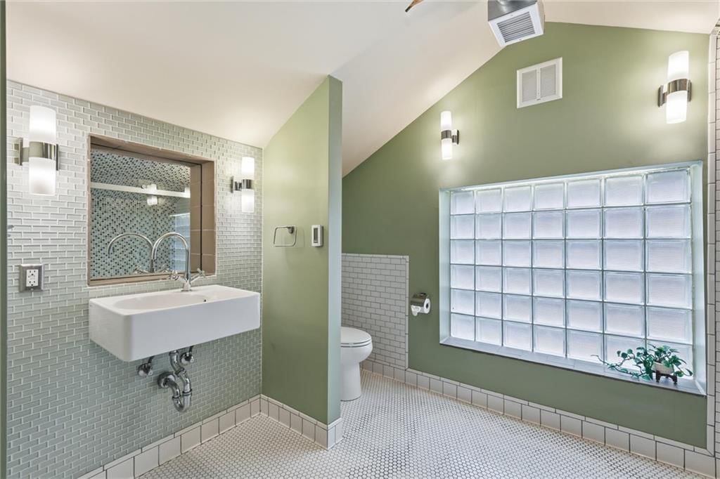 Photo 48 of 61 - 7516 Locust Street, Kansas City, MO 64131