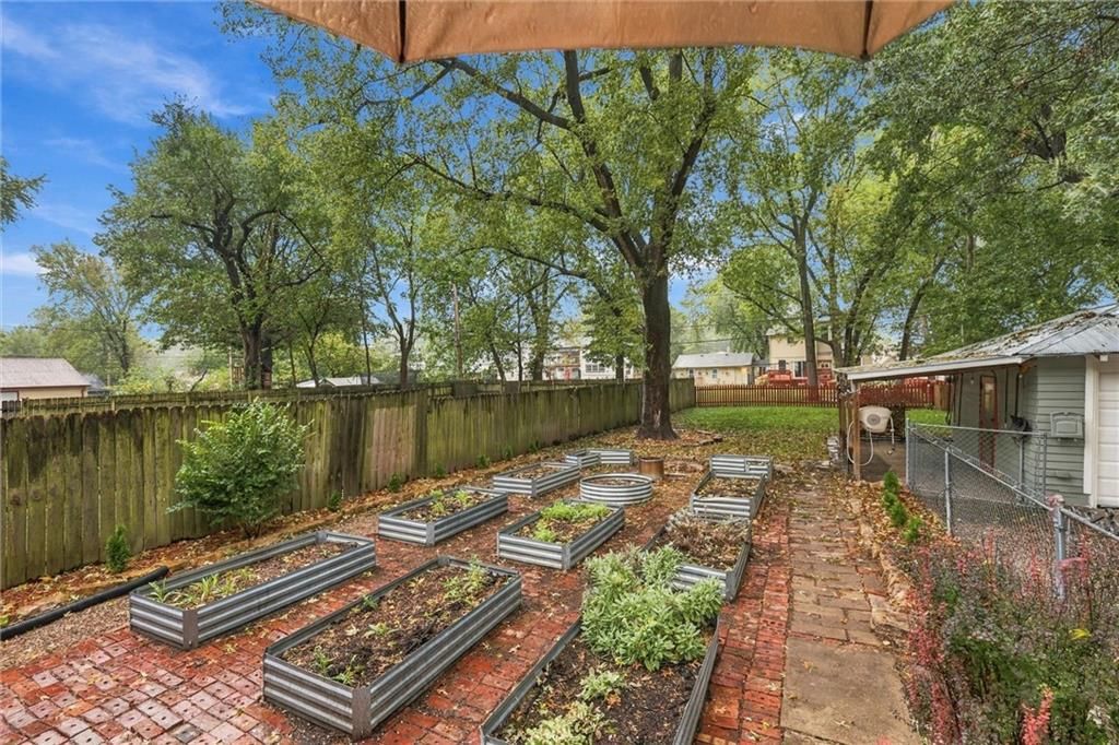 Photo 55 of 61 - 7516 Locust Street, Kansas City, MO 64131