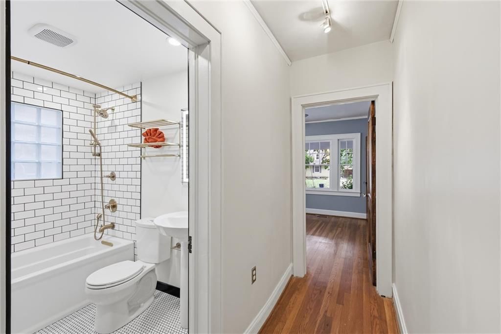 Photo 35 of 61 - 7516 Locust Street, Kansas City, MO 64131