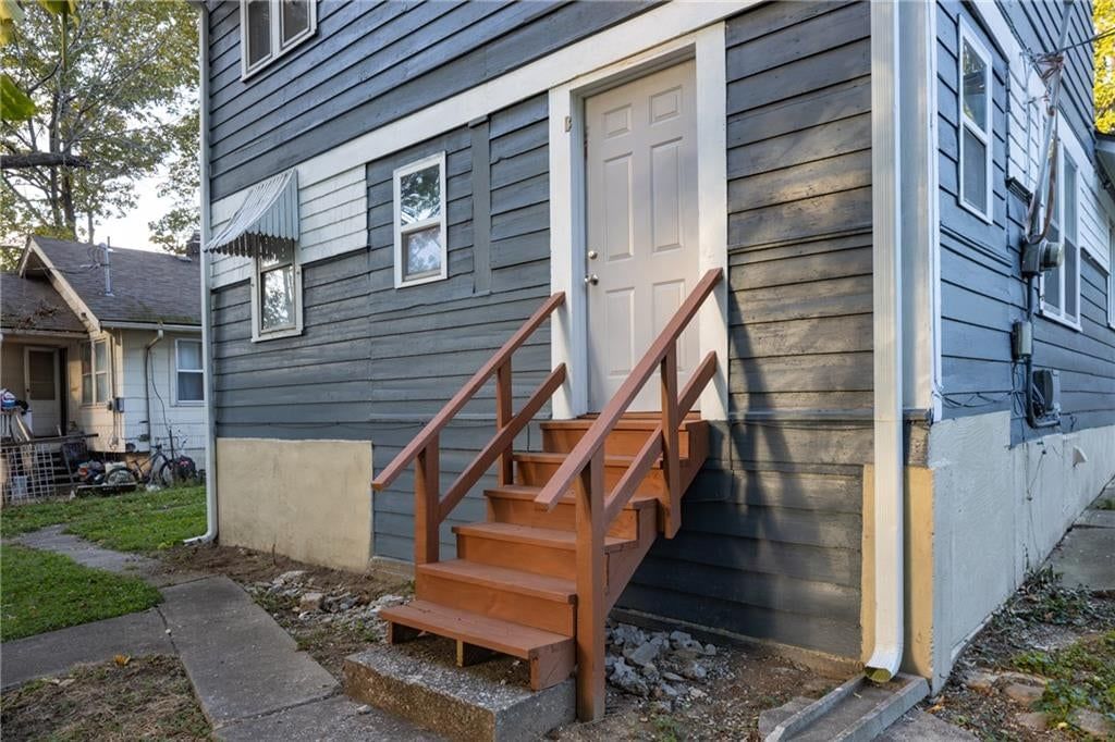 Photo 28 of 34 - 1951 N 28th Street, Kansas City, KS 66104