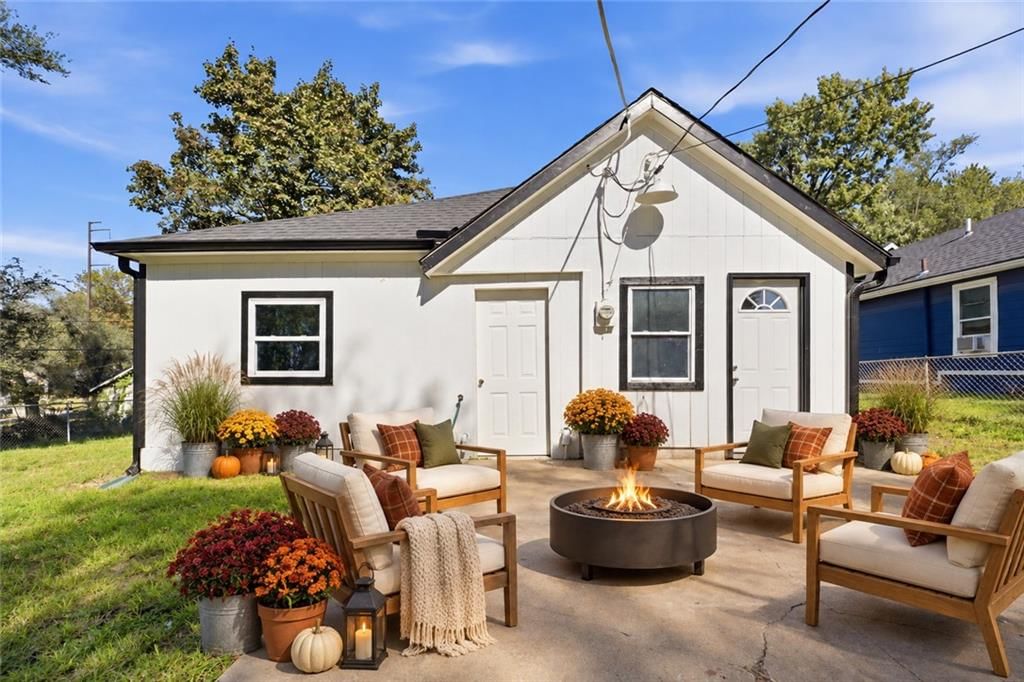 817 Pawnee Street, Leavenworth, KS: listing photo 3