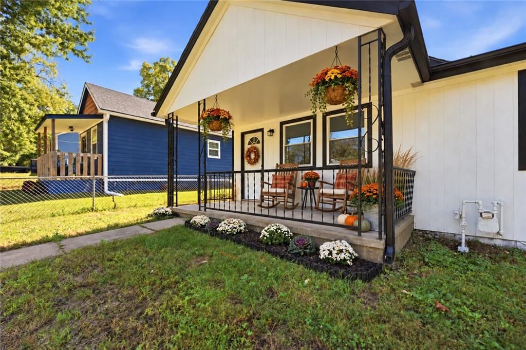 817 Pawnee Street, Leavenworth, KS: listing photo 2