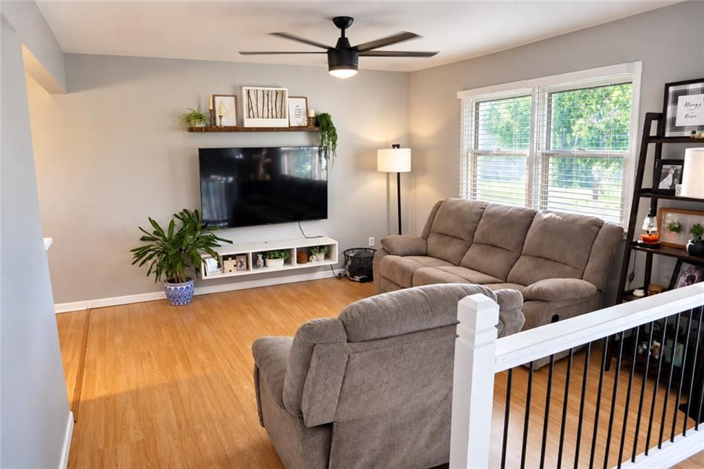 1113 W 3rd Circle, Edgerton, KS: listing photo 3